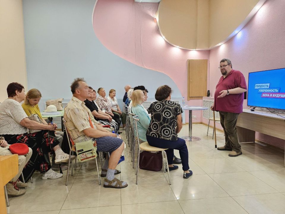 Сегодня в Штабе общественной поддержки «Единой России» состоялась замечательная встреча с писателями и поэтами, которые создают произведения о специальной военной операции Сегодня в Штабе общественной поддержки «Единой России» состоялась замечательная встреча с писателями и поэтами, которые создают произведения о специальной военной операции