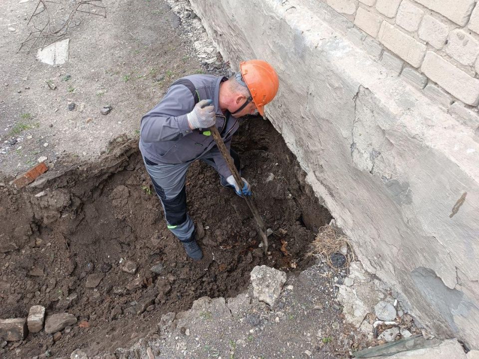 Теплотехники Удмуртии провели ремонт теплотрассы Лутугинской средней школы №2 Теплотехники Удмуртии провели ремонт теплотрассы Лутугинской средней школы №2