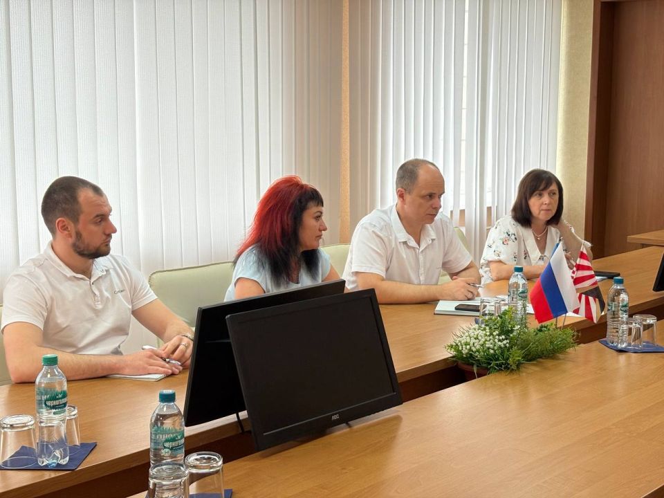 Секретарь Краснолучского местного отделения Единой России Сергей Соловьев провел встречу с семьями наших героев – участников специальной военной операции Секретарь Краснолучского местного отделения Единой России Сергей Соловьев провел встречу с семьями наших героев – участников специальной военной операции