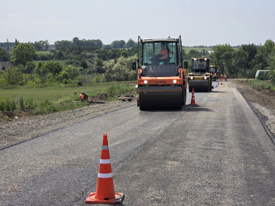 Альберт Апшев: Ремонт дорожной сети набирает обороты в Новоайдарском муниципальном округе Альберт Апшев: Ремонт дорожной сети набирает обороты в Новоайдарском муниципальном округе