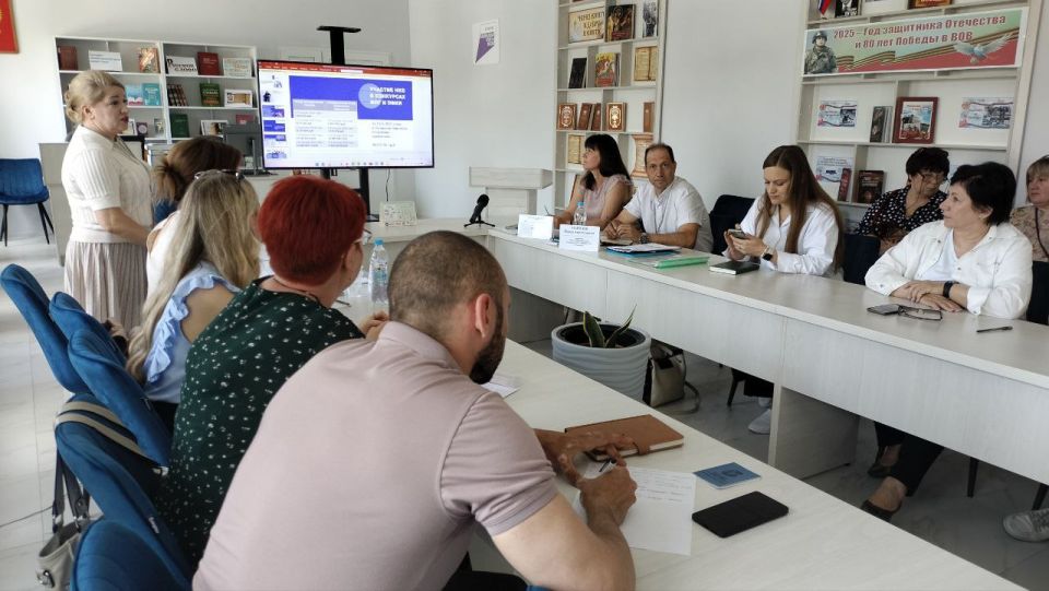 В Центральной библиотеке для взрослых им. Г. Сковороды города Ровеньки состоялся семинар «Малым территориям – большое будущее», организованный в рамках проекта «Фокус на НКО» В Центральной библиотеке для взрослых им. Г. Сковороды города Ровеньки состоялся семинар «Малым территориям – большое будущее», организованный в рамках проекта «Фокус на НКО»