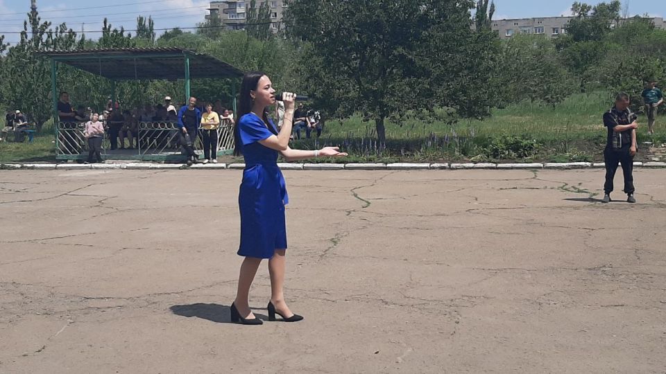 Сегодня творческий коллектив ДК им. Горького совершил традиционный летний визит к воспитанникам Ровеньковского дома-интерната для людей с особыми потребностями Сегодня творческий коллектив ДК им. Горького совершил традиционный летний визит к воспитанникам Ровеньковского дома-интерната для людей с особыми потребностями