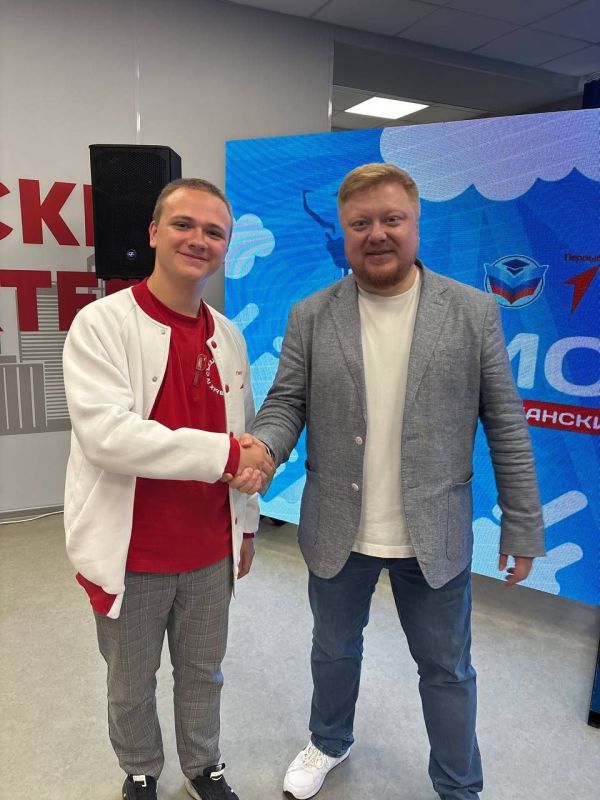 В центре "Пионер" прошло молодежное мероприятие - награждение лучших наставников-тружеников в концепции "Луганский характер" В центре "Пионер" прошло молодежное мероприятие - награждение лучших наставников-тружеников в концепции "Луганский характер"