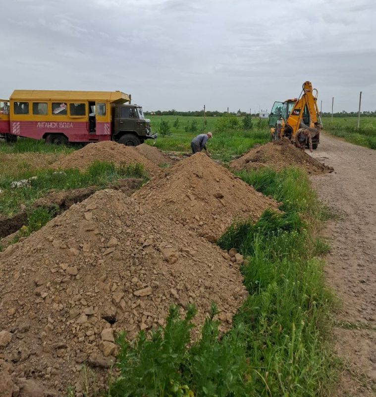 Сотрудники ГУП ЛНР «Лугансквода» завершили замену аварийного участка водовода в г. Лутугино по ул. Осипенко Сотрудники ГУП ЛНР «Лугансквода» завершили замену аварийного участка водовода в г. Лутугино по ул. Осипенко