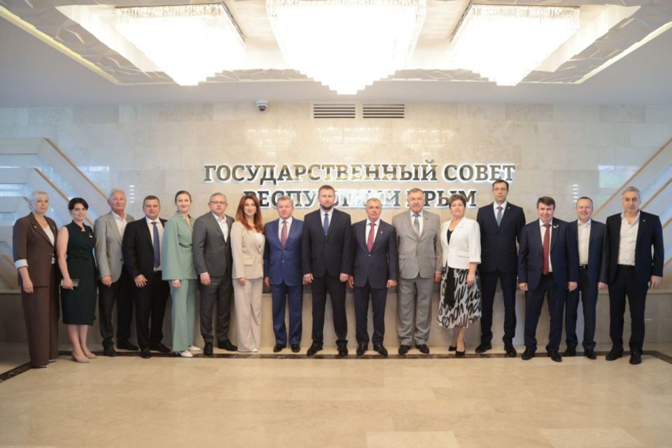 Владимир Константинов: В рамках XVIII Международного фестиваля «Великое русское слово» подписали соглашение о межпарламентском сотрудничестве с Председателем Народного Совета Луганской Народной Республики Денисом... Владимир Константинов: В рамках XVIII Международного фестиваля «Великое русское слово» подписали соглашение о межпарламентском сотрудничестве с Председателем Народного Совета Луганской Народной Республики Денисом...