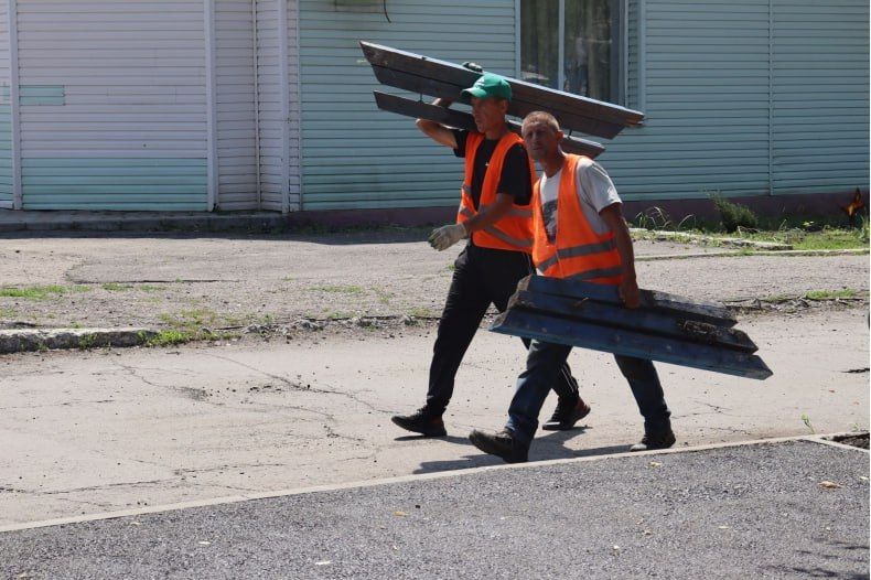 Масштабные восстановительные работы проходят в городе Червонопартизанск Масштабные восстановительные работы проходят в городе Червонопартизанск