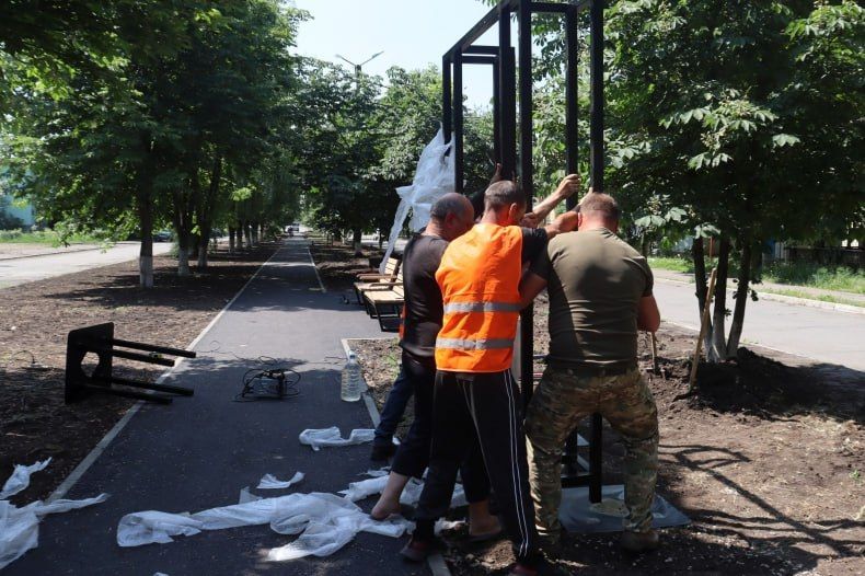 Масштабные восстановительные работы проходят в городе Червонопартизанск Масштабные восстановительные работы проходят в городе Червонопартизанск