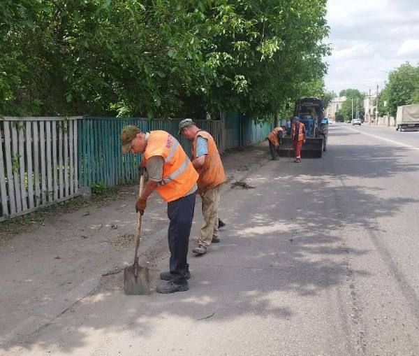Коммунальные службы проводят работы на территории города Коммунальные службы проводят работы на территории города