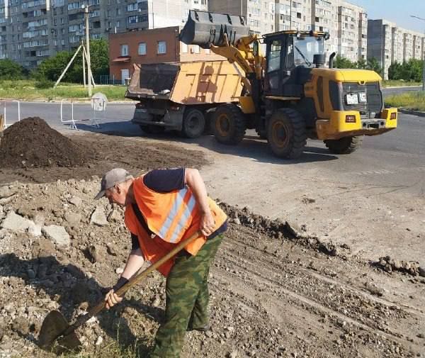 Коммунальные службы проводят работы на территории города Коммунальные службы проводят работы на территории города