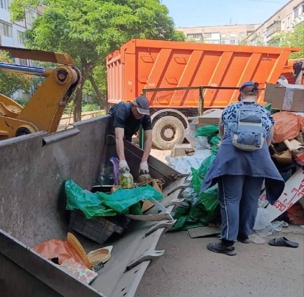 Коммунальные службы проводят работы на территории города Коммунальные службы проводят работы на территории города