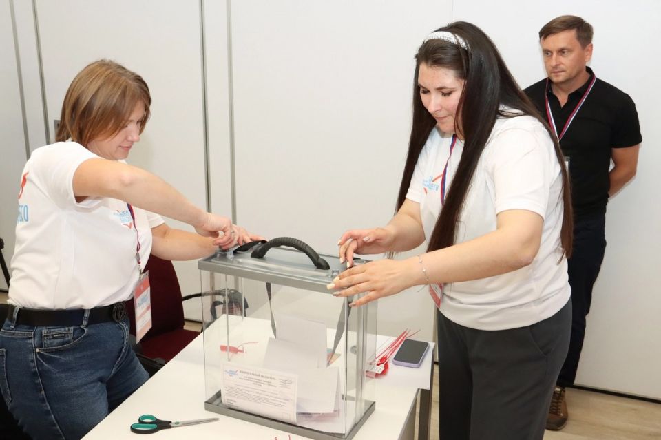 Наши выбирают будущее! Представители молодежной избирательной комиссий Лутугинского муниципального округа приняли участие в молодежном форуме "Выбор будущего" Наши выбирают будущее! Представители молодежной избирательной комиссий Лутугинского муниципального округа приняли участие в молодежном форуме "Выбор будущего"
