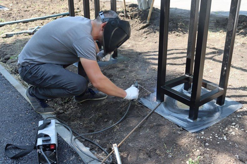 Масштабные восстановительные работы проходят в городе Червонопартизанск Масштабные восстановительные работы проходят в городе Червонопартизанск