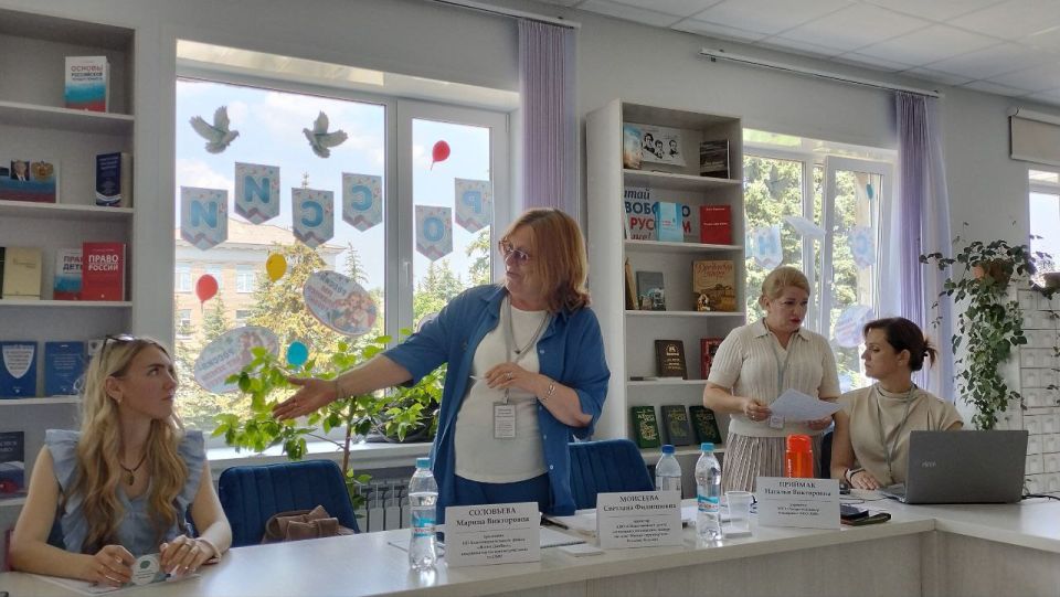 В Центральной библиотеке для взрослых им. Г. Сковороды города Ровеньки состоялся семинар «Малым территориям – большое будущее», организованный в рамках проекта «Фокус на НКО» В Центральной библиотеке для взрослых им. Г. Сковороды города Ровеньки состоялся семинар «Малым территориям – большое будущее», организованный в рамках проекта «Фокус на НКО»