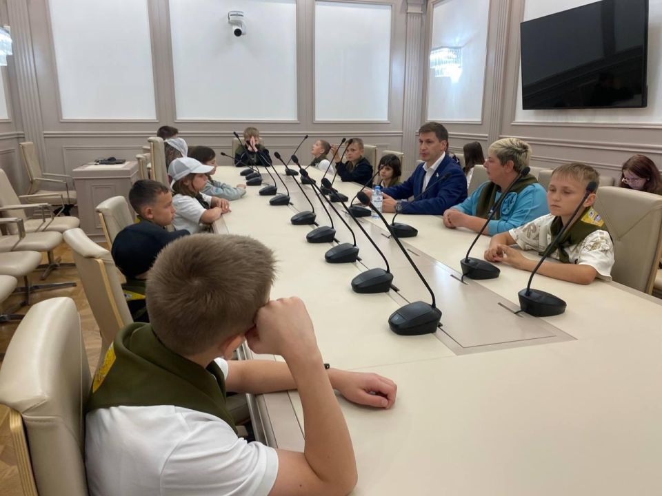 Сенатор РФ от Архангельской области Иван Новиков встретился с ребятами из ЛНР Сенатор РФ от Архангельской области Иван Новиков встретился с ребятами из ЛНР