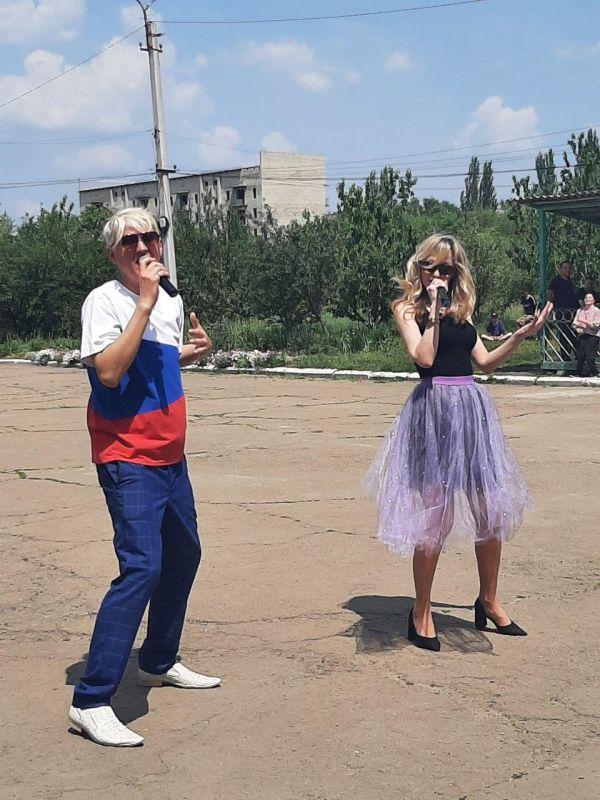 Андрей Рубанцов: Коллектив ДК им. Горького города Ровеньки посетил Ровеньковский дом-интернат для людей с особыми потребностями Андрей Рубанцов: Коллектив ДК им. Горького города Ровеньки посетил Ровеньковский дом-интернат для людей с особыми потребностями