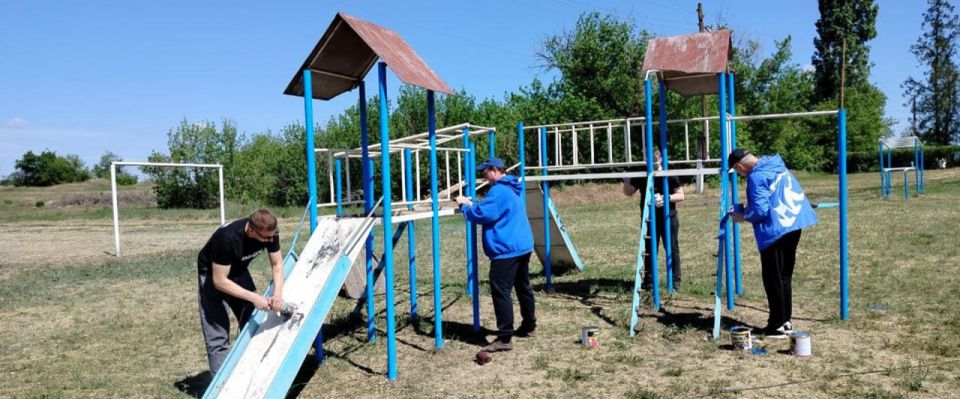 «Единая Россия» дала старт акции «Яркое детство» в ЛНР «Единая Россия» дала старт акции «Яркое детство» в ЛНР