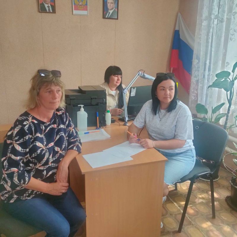 Сегодня на территории Великочерниговского отдела жизнеобеспечения прошел выездной прием граждан по личным вопросам специалистами Государственного казенного учреждения ЛНР «Республиканский центр социальной защиты населения в... Сегодня на территории Великочерниговского отдела жизнеобеспечения прошел выездной прием граждан по личным вопросам специалистами Государственного казенного учреждения ЛНР «Республиканский центр социальной защиты населения в...