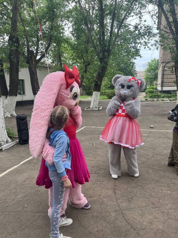 Здоровье детей – наше будущее! Медики Антрацитовской ЦГМБ провели профосмотр и праздник для детей коррекционной школы Здоровье детей – наше будущее! Медики Антрацитовской ЦГМБ провели профосмотр и праздник для детей коррекционной школы