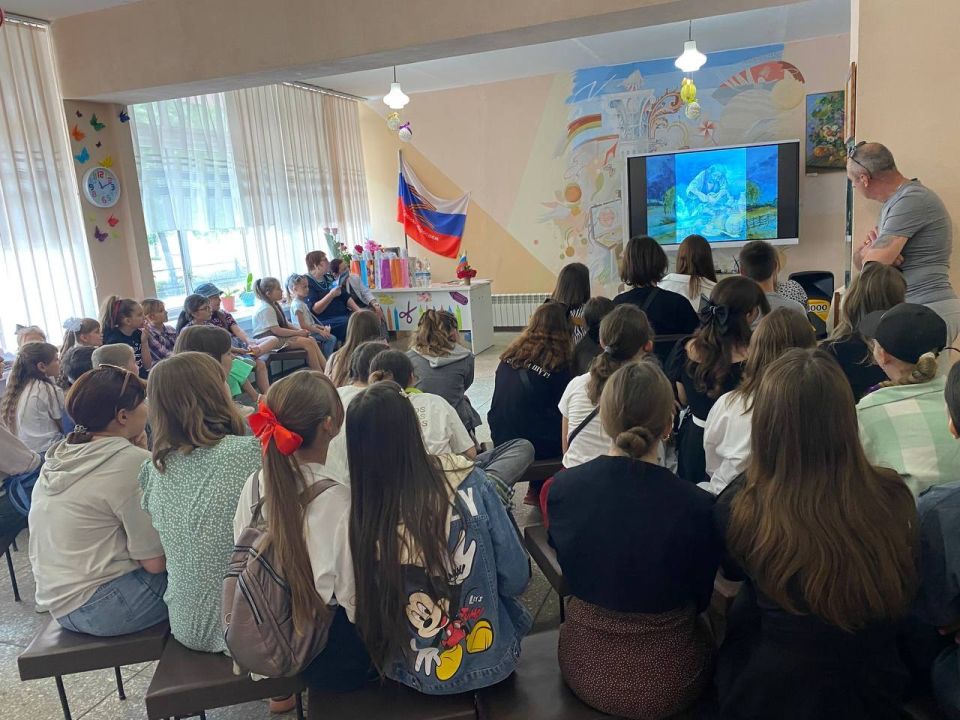 31 мая для учащихся художественной школы Лисичанска прозвенел «Последний звонок» 31 мая для учащихся художественной школы Лисичанска прозвенел «Последний звонок»