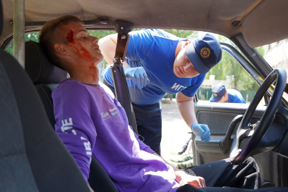 Студенты Института гражданской защиты окончили обучение первой помощи в Луганском центре медицины катастроф и сдали экзамен Студенты Института гражданской защиты окончили обучение первой помощи в Луганском центре медицины катастроф и сдали экзамен