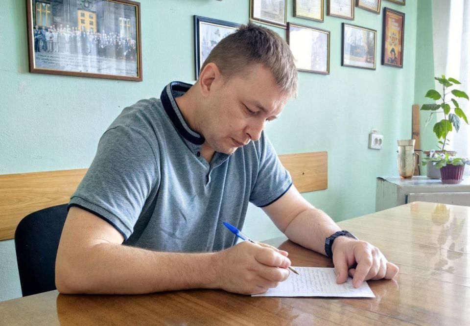 Евгений Шаталин: Принял участие в пушкинском диктанте «Грамотным быть модно» в Администрации города Рубежное Евгений Шаталин: Принял участие в пушкинском диктанте «Грамотным быть модно» в Администрации города Рубежное