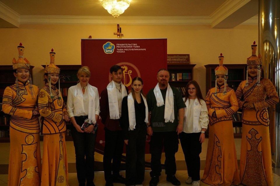 Дети ветеранов боевых действий из фонда «Защитники Отечества» посетили Туву Дети ветеранов боевых действий из фонда «Защитники Отечества» посетили Туву