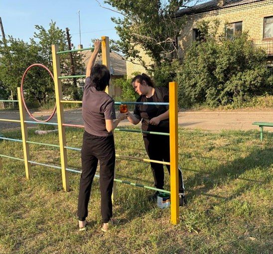 В населенных пунктах Краснодонщины провели субботники на детских площадках В населенных пунктах Краснодонщины провели субботники на детских площадках
