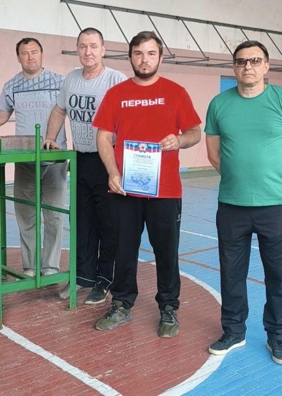 В Лутугинском муниципальном округе прошли соревнования по армрестлингу, посвященные празднованию Дня России В Лутугинском муниципальном округе прошли соревнования по армрестлингу, посвященные празднованию Дня России