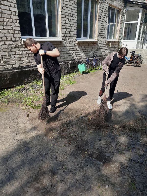 ДЕНЬ ЭКОЛОГА. Профессиональный праздник всех экологов и защитников природы связан с Всемирным днем окружающей среды ДЕНЬ ЭКОЛОГА. Профессиональный праздник всех экологов и защитников природы связан с Всемирным днем окружающей среды