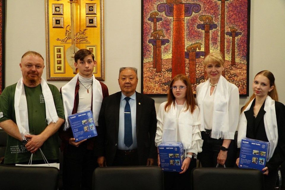 Дети ветеранов боевых действий из фонда «Защитники Отечества» посетили Туву Дети ветеранов боевых действий из фонда «Защитники Отечества» посетили Туву