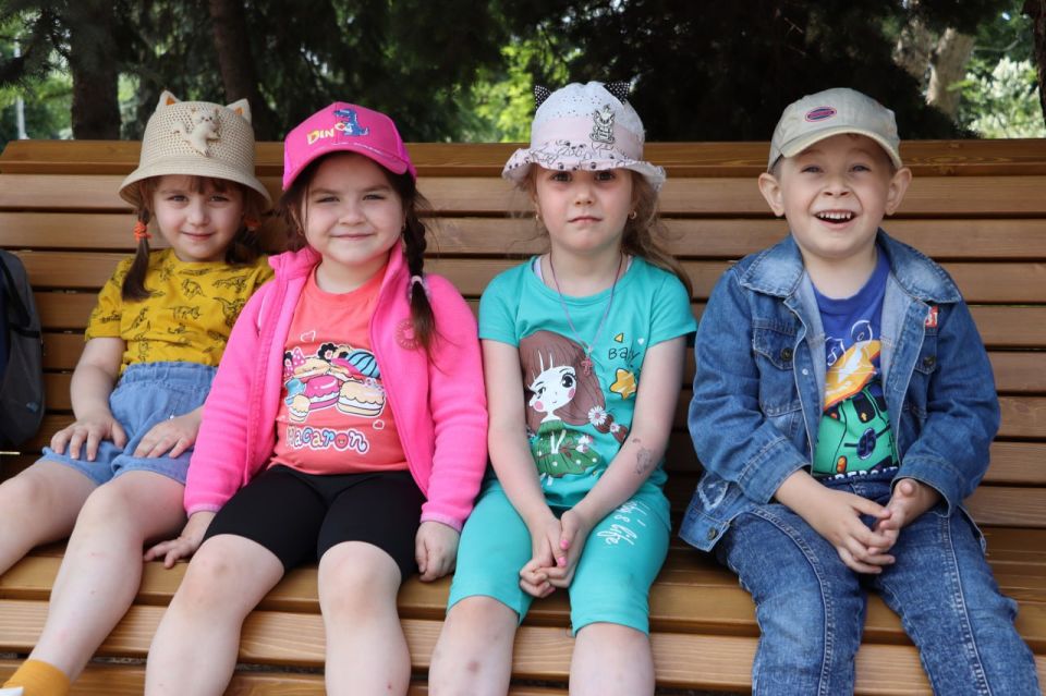 ЮИДовцы учат малышей правилам дорожной безопасности в парке "Горняк"