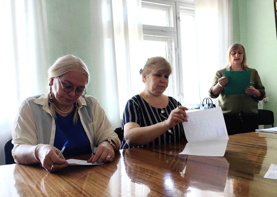 Евгений Шаталин: Принял участие в пушкинском диктанте «Грамотным быть модно» в Администрации города Рубежное Евгений Шаталин: Принял участие в пушкинском диктанте «Грамотным быть модно» в Администрации города Рубежное