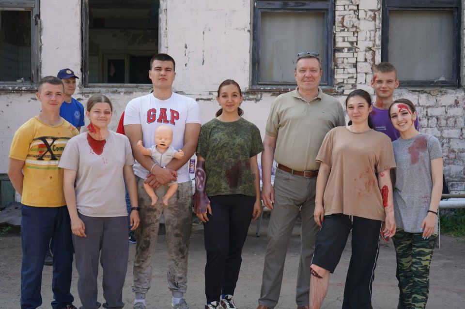 Еще немного фото с практического экзамена студентов Института ГЗ ЛГУ им. В. Даля, после завершения курса обучения в «ЛРЦЭМП и МК» ЛНР по программе учебной дисциплины «Основы первой помощи» Еще немного фото с практического экзамена студентов Института ГЗ ЛГУ им. В. Даля, после завершения курса обучения в «ЛРЦЭМП и МК» ЛНР по программе учебной дисциплины «Основы первой помощи»