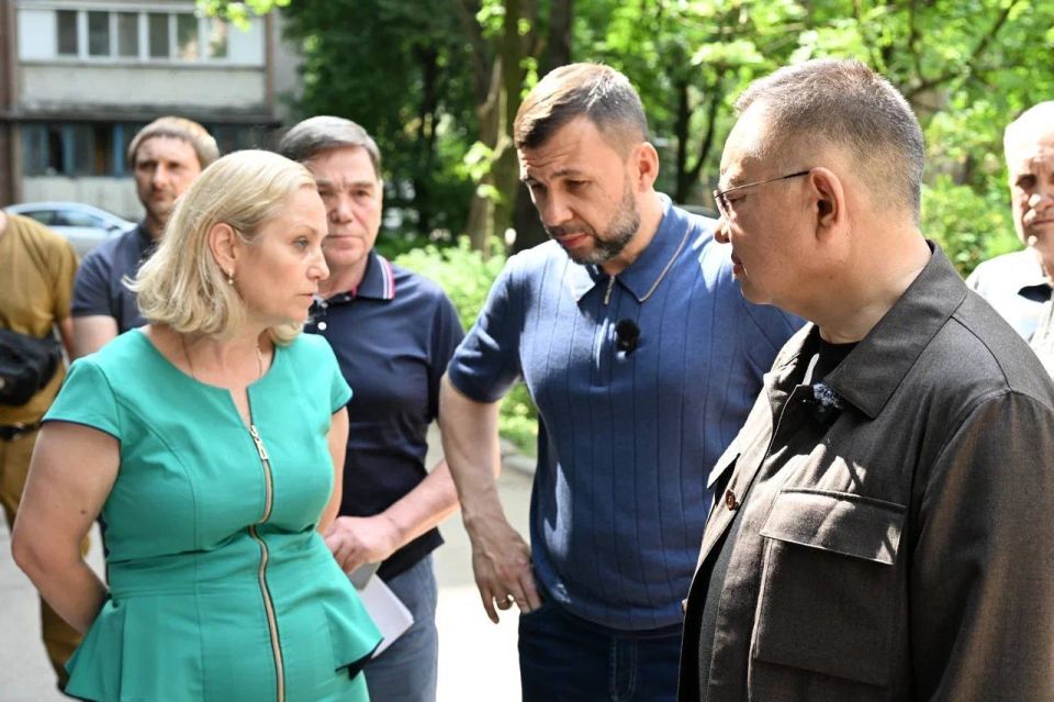 В рамках рабочей поездки в ДНР Глава Минстроя России Ирек Файзуллин совместно с Главой ДНР Денисом Пушилиным посетил прифронтовые районы Донецкой Народной Республики В рамках рабочей поездки в ДНР Глава Минстроя России Ирек Файзуллин совместно с Главой ДНР Денисом Пушилиным посетил прифронтовые районы Донецкой Народной Республики