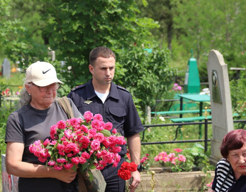 Луганские полицейские посетили церемонию прощания с ветераном ОВД Луганские полицейские посетили церемонию прощания с ветераном ОВД