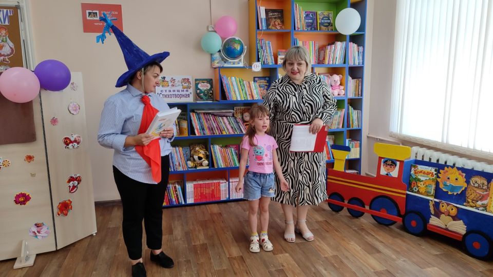 В модельной библиотеке МБУ «АГЦБС» для воспитанников дошкольного учреждения «Изумляндия» состоялся праздник «Детство – лучшая планета! С книгой мы ныряем в лето!» В модельной библиотеке МБУ «АГЦБС» для воспитанников дошкольного учреждения «Изумляндия» состоялся праздник «Детство – лучшая планета! С книгой мы ныряем в лето!»