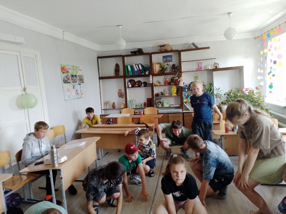 Работник библиотеки-филиала №14 для учащихся пришкольной площадки Ясеновской гимназии им. Ю.В. Стеценко провела познавательное мероприятие в формате книжного десанта «Есливы не читали, тогда мы идём к вам» Работник библиотеки-филиала №14 для учащихся пришкольной площадки Ясеновской гимназии им. Ю.В. Стеценко провела познавательное мероприятие в формате книжного десанта «Есливы не читали, тогда мы идём к вам»