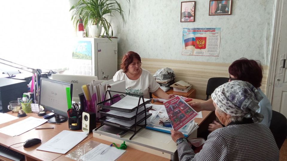 Сотрудники Валуйского отдела жизнеобеспечения продолжают работу по информированию населения о запрете на сжигание сухой травы и мусора Сотрудники Валуйского отдела жизнеобеспечения продолжают работу по информированию населения о запрете на сжигание сухой травы и мусора