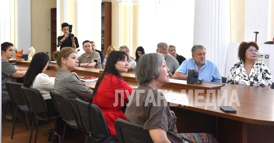 В академии имени Матусовского состоялось представление проектов «литературного парка» В академии имени Матусовского состоялось представление проектов «литературного парка»