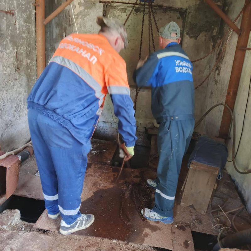 Коммунальщики из Ульяновской области устранили аварию на водопроводе в Роскошном Коммунальщики из Ульяновской области устранили аварию на водопроводе в Роскошном