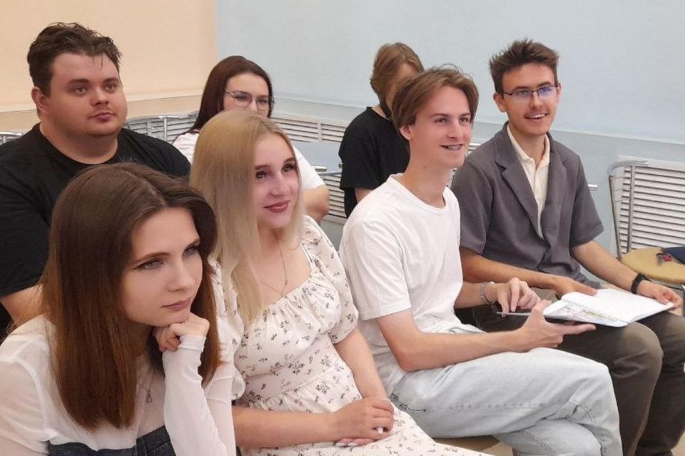 Молодежь Луганска поделилась идеями по благоустройству родного города Молодежь Луганска поделилась идеями по благоустройству родного города
