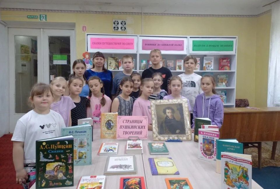 В Красном Луче прошёл пушкинский час для детей В Красном Луче прошёл пушкинский час для детей