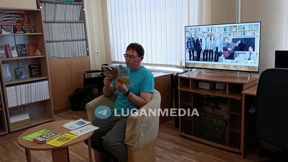 В Луганской библиотеке им. Горького прошла Арт-встреча «Я – поэт, во мне страна»
