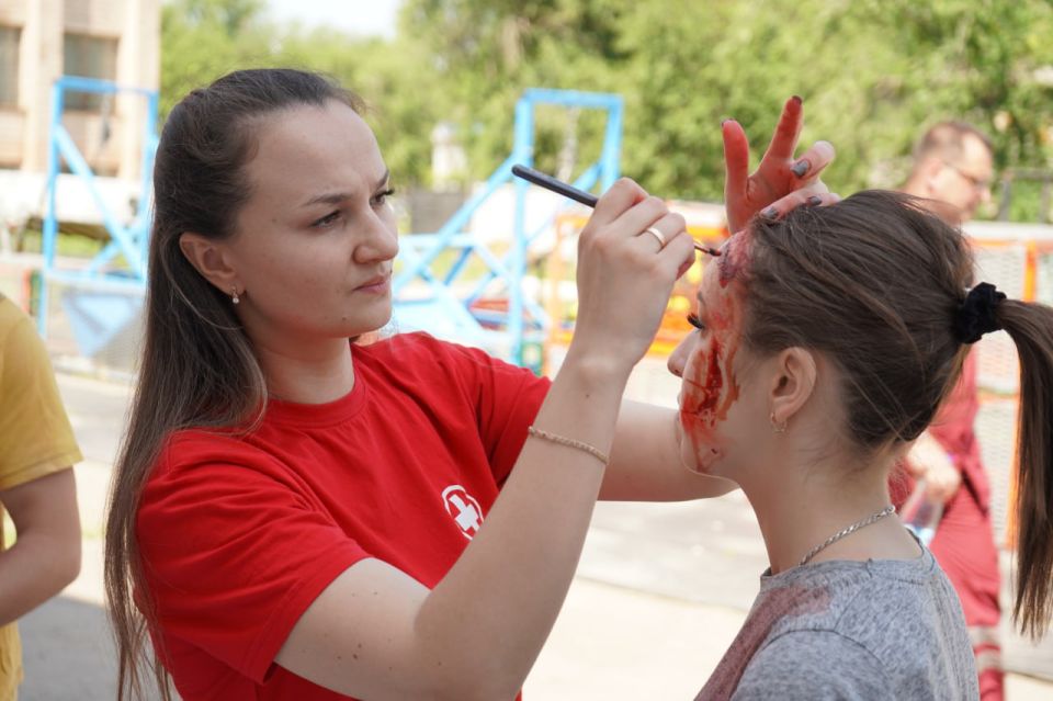 Еще немного фото с практического экзамена студентов Института ГЗ ЛГУ им. В. Даля, после завершения курса обучения в «ЛРЦЭМП и МК» ЛНР по программе учебной дисциплины «Основы первой помощи» Еще немного фото с практического экзамена студентов Института ГЗ ЛГУ им. В. Даля, после завершения курса обучения в «ЛРЦЭМП и МК» ЛНР по программе учебной дисциплины «Основы первой помощи»