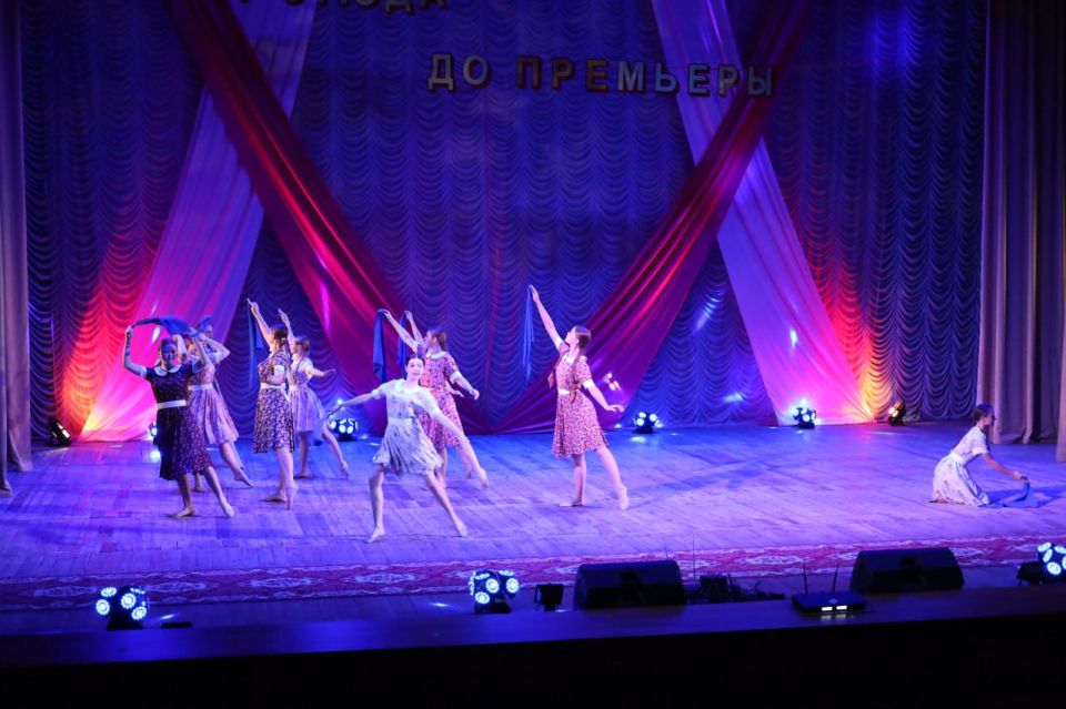 Церемония чествования выпускников стала кульминацией академического концерта в ДК Горького Церемония чествования выпускников стала кульминацией академического концерта в ДК Горького