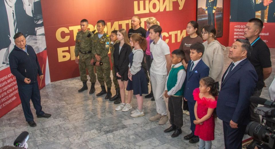 Дети ветеранов боевых действий из фонда «Защитники Отечества» посетили Туву Дети ветеранов боевых действий из фонда «Защитники Отечества» посетили Туву