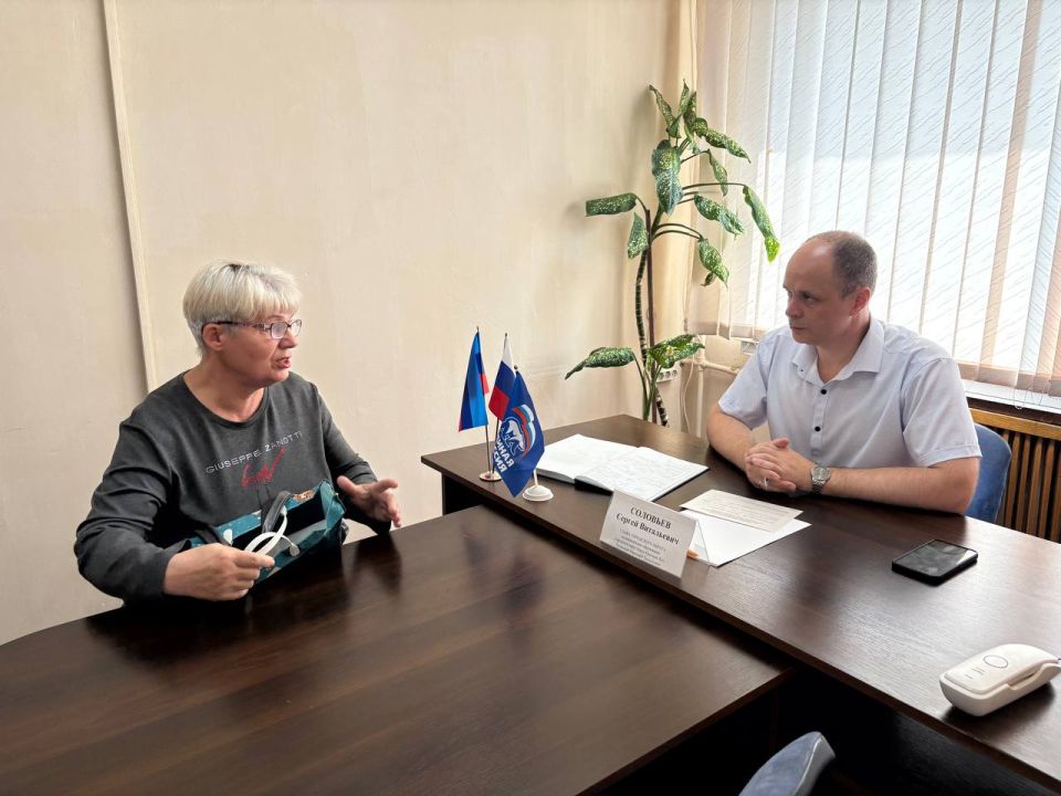 Секретарь Краснолучского местного отделения Единой России Сергей Соловьев провёл личный приём граждан Секретарь Краснолучского местного отделения Единой России Сергей Соловьев провёл личный приём граждан