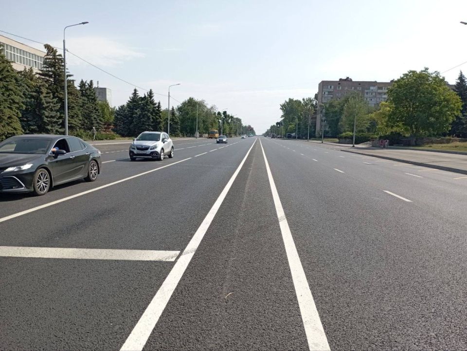 Специалисты из Москвы планируют завершить реконструкцию луганской улицы Ватутина к осени текущего года Специалисты из Москвы планируют завершить реконструкцию луганской улицы Ватутина к осени текущего года
