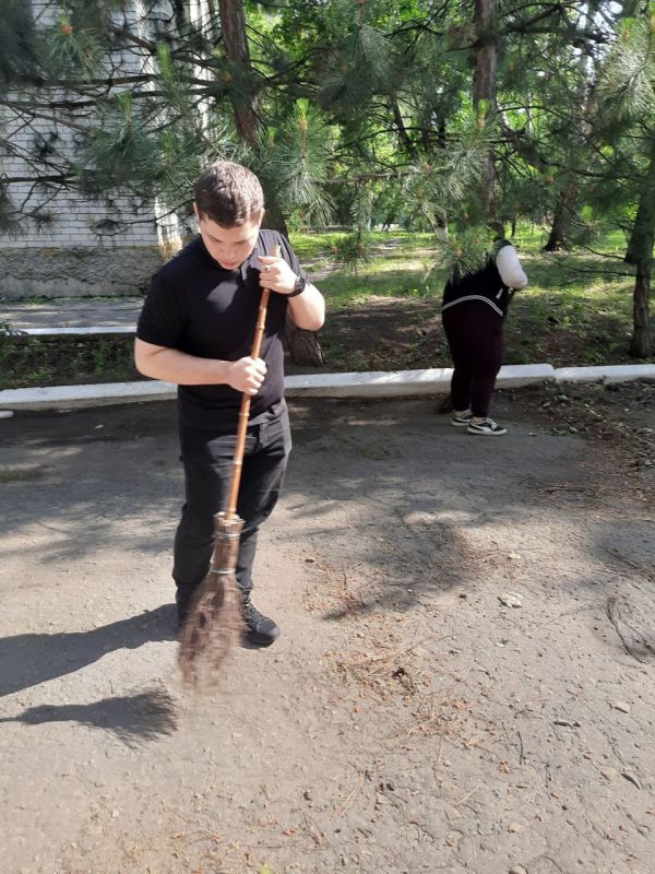 ДЕНЬ ЭКОЛОГА. Профессиональный праздник всех экологов и защитников природы связан с Всемирным днем окружающей среды ДЕНЬ ЭКОЛОГА. Профессиональный праздник всех экологов и защитников природы связан с Всемирным днем окружающей среды