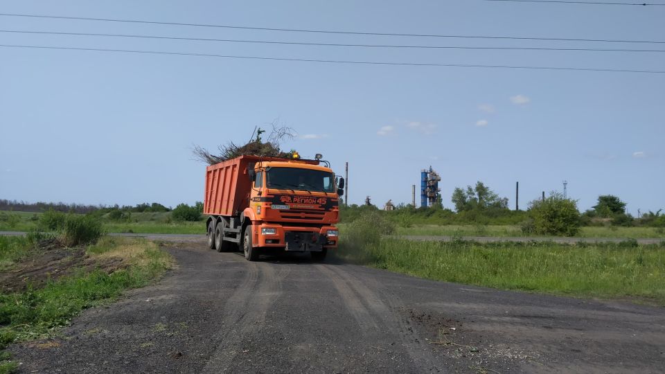 В рамках заключенногоконтракта с МУП «СКАТ» города Ровеньки, продолжаются работы по уборке и вывозу мусора на подведомственной территории пгт В рамках заключенногоконтракта с МУП «СКАТ» города Ровеньки, продолжаются работы по уборке и вывозу мусора на подведомственной территории пгт